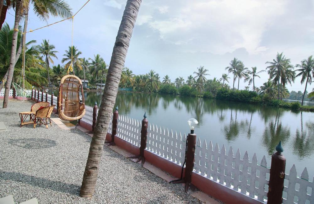 มันโร ไอส์แลนด์ เลค รีสอร์ต Hotel Mundrothuruth ภายนอก รูปภาพ