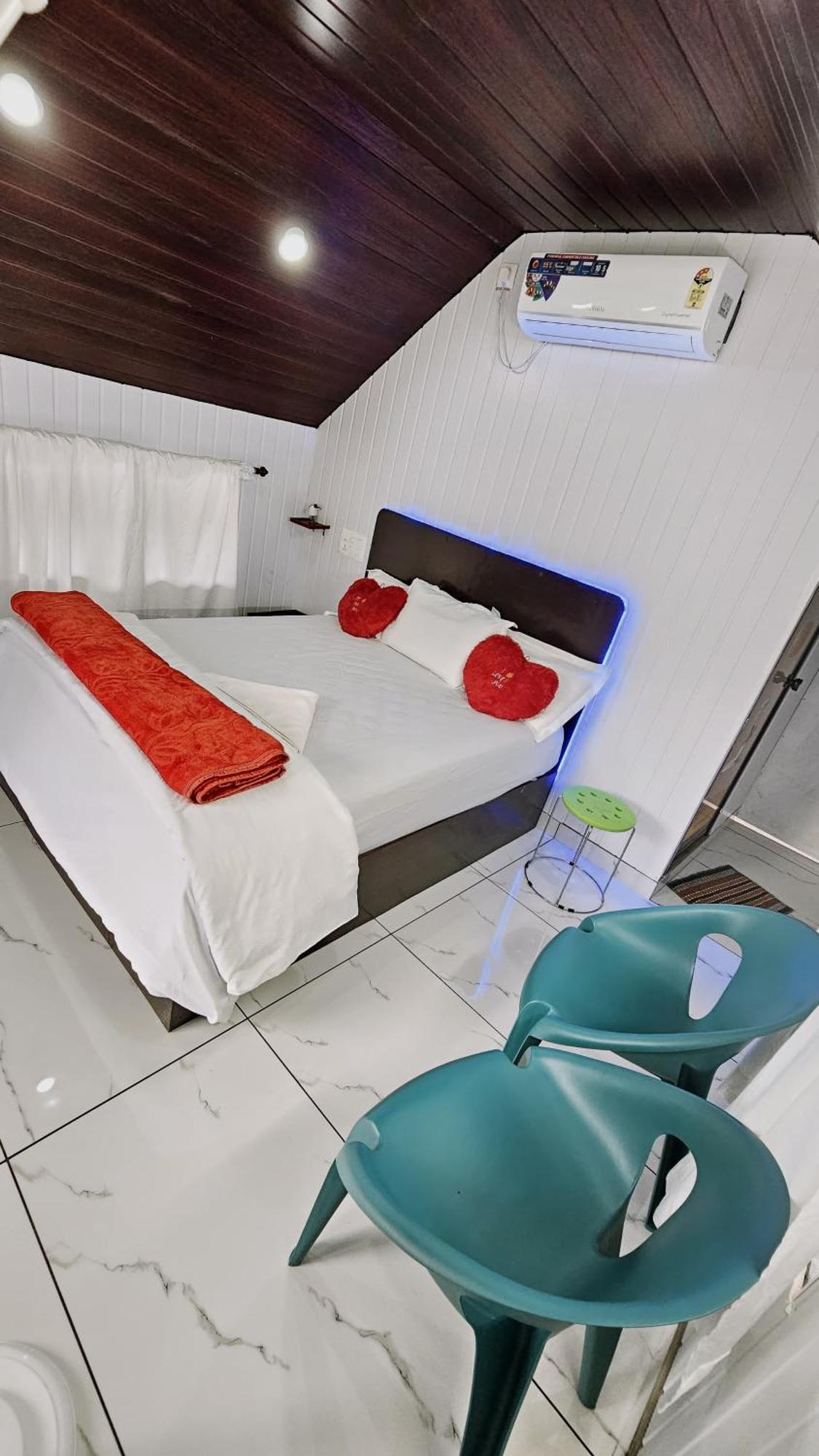 มันโร ไอส์แลนด์ เลค รีสอร์ต Hotel Mundrothuruth ภายนอก รูปภาพ