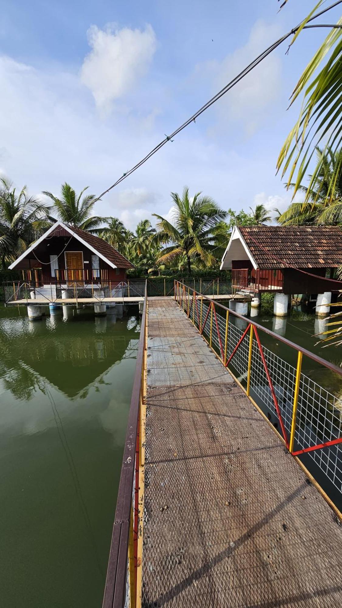 มันโร ไอส์แลนด์ เลค รีสอร์ต Hotel Mundrothuruth ภายนอก รูปภาพ