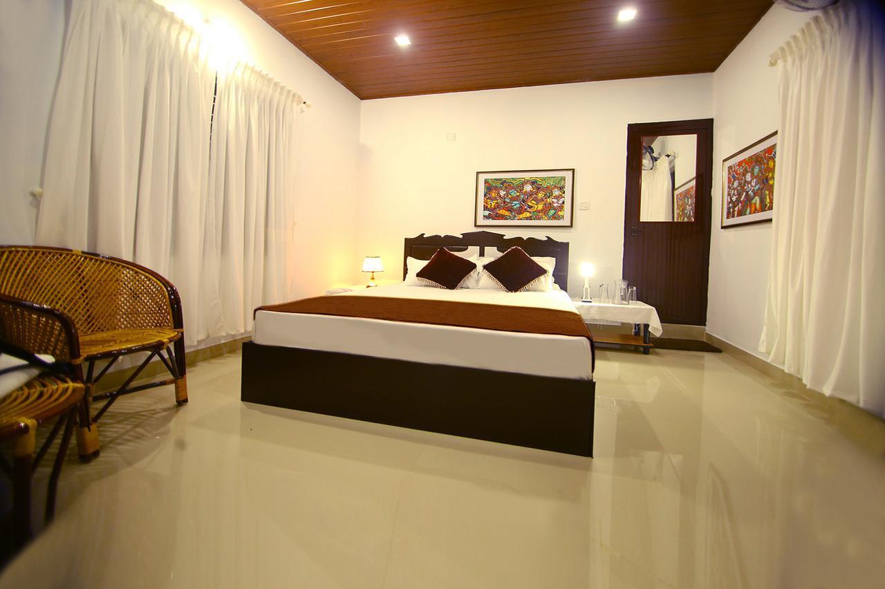 มันโร ไอส์แลนด์ เลค รีสอร์ต Hotel Mundrothuruth ภายนอก รูปภาพ
