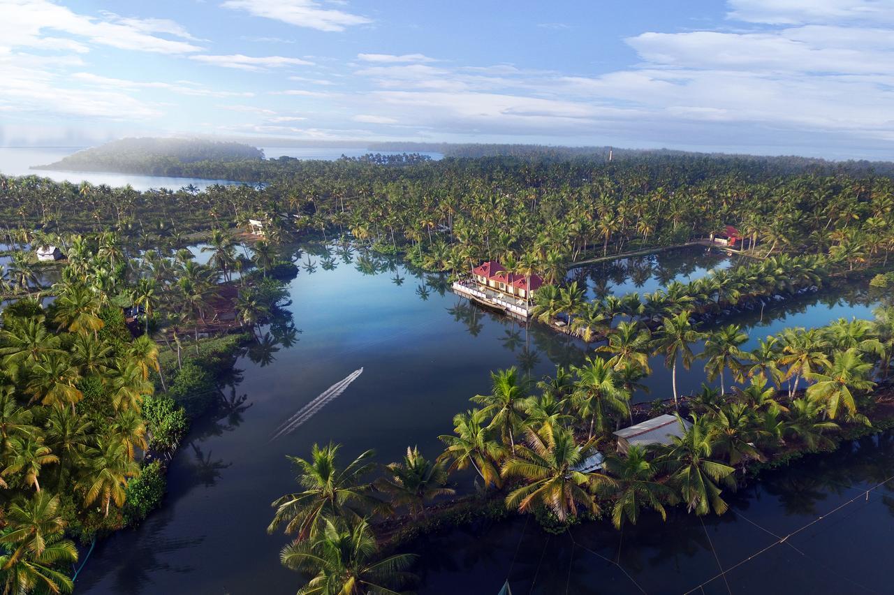 มันโร ไอส์แลนด์ เลค รีสอร์ต Hotel Mundrothuruth ภายนอก รูปภาพ