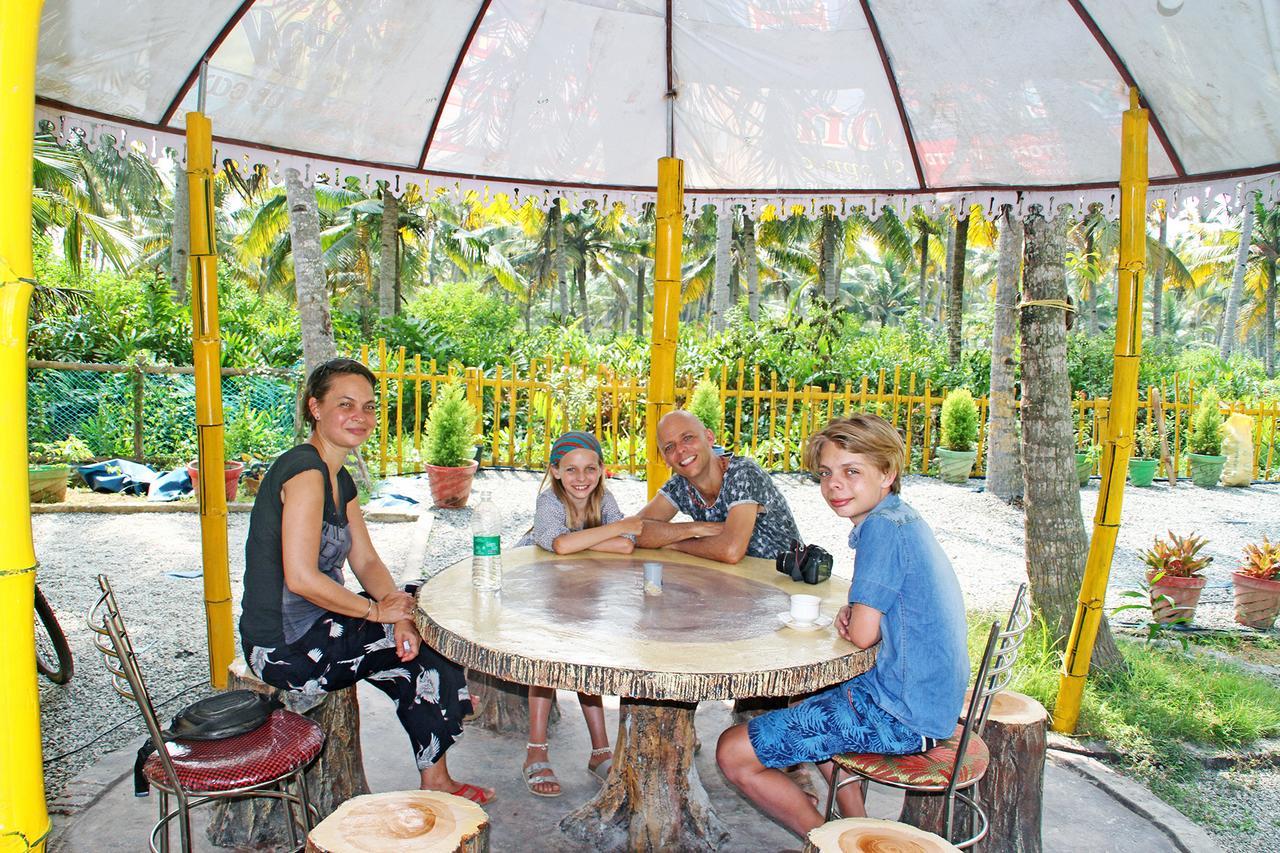 มันโร ไอส์แลนด์ เลค รีสอร์ต Hotel Mundrothuruth ภายนอก รูปภาพ