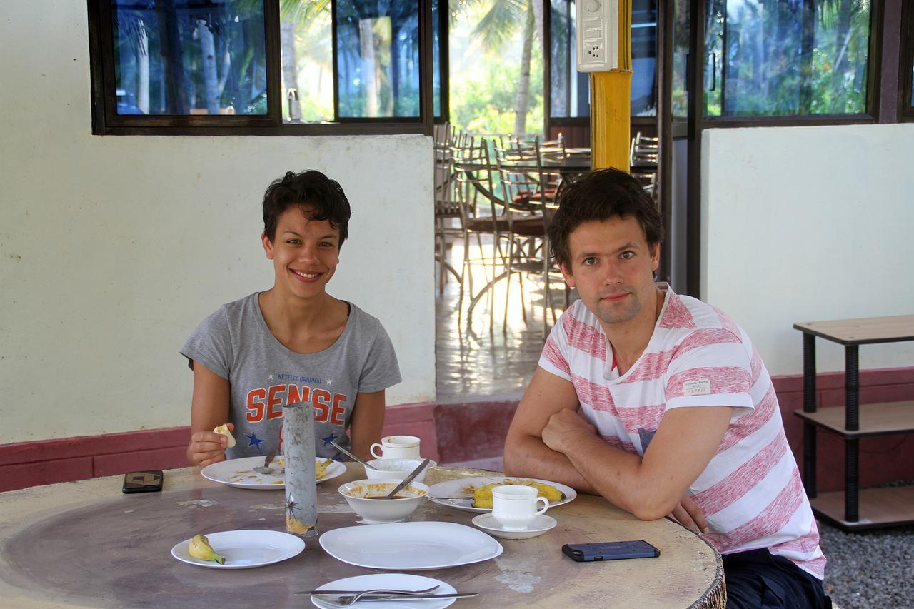 มันโร ไอส์แลนด์ เลค รีสอร์ต Hotel Mundrothuruth ภายนอก รูปภาพ